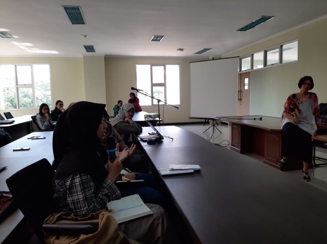 Prodi Ilmu Perpustakaan Undip Undang Profesor dari Australia 24